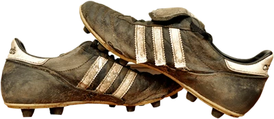 Imagen botas de fútbol sucias
