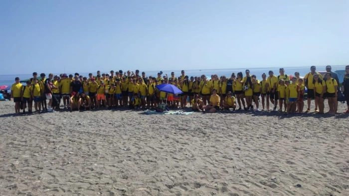 Imagen del C.D. ALGETEÑO disfrutando un dia de playa